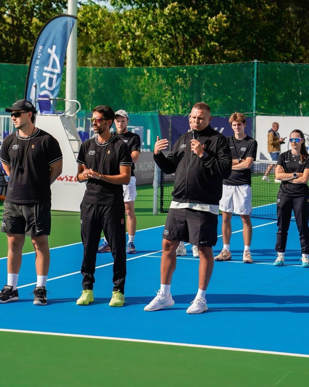 Trenerzy Carlos Alcaraz Academy podczas otwarcia obozu — Kozerki 2026